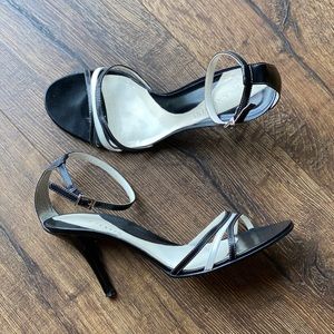 Gianni Bini Black & White Sandal